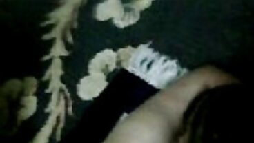 බැන්ග් බ්‍රදර්ස් වෙතින් සරාගී ජිනා වැලන්ටිනා සමඟ මිෂනාරි ස්මට්