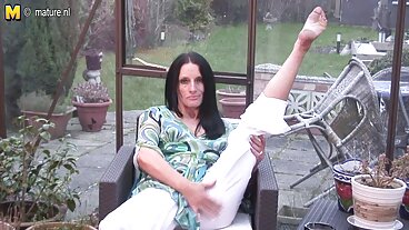 Spizoo වෙතින් ආකර්ෂණීය Kit Mercer සමඟ Handjob චිත්‍රපටය