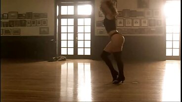 පොළඹවන Katerina Sz සමඟ එළිමහන් චිත්‍රපටිය. WTF Pass එකෙන්