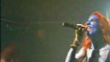 ටග් පාස් වෙතින් නියම වයලට් ස්කයි සහිත මේස ඉස්කුරුප්පු ඇණ