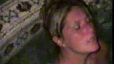 Dogfart Network වෙතින් සරාගී මර්ලින් ජොන්සන් සමඟ සිටගෙන සිටින ඩොගී ස්ටයිල් පිපිරීම