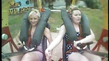 රියලිටි කිංග්ස් වෙතින් සිත් ඇදගන්නා ළදරු නිකොල්ස් සමඟ සෝෆා ස්මට් මත