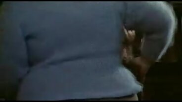 චෙරි පිම්ප්ස් වෙතින් නියම ඇනී ආචර් සමඟ රැවුල බෑම