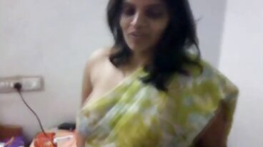 Squirted වෙතින් අං ලිලී පටුමග සමඟ ස්වයං වින්දනයේ දර්ශනය