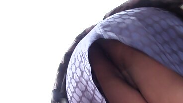 ආධුනික යුරෝ වෙතින් මයිලීන් ජොන්සන් පෙළඹවීම සමඟ කකුල් මත උරහිස් ක්‍රියාව