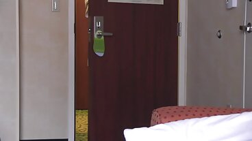 Exxxtra Small වෙතින් අලංකාර Rhaya Shyne සමඟ කුඩා ටිට්ස් බැන්ග්