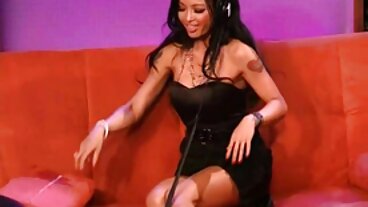 ටග් පාස් වෙතින් අං සහිත ඔඩෙට් ඩෙලැක්‍රොයික්ස් සමඟ කම්ෂොට් ලිංගිකත්වය