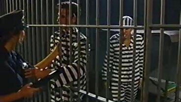 බෑන්ග් බ්‍රදර්ස් වෙතින් අං සාරා ලූව් සමඟ පුසී ලෙවකන දර්ශනය