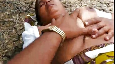 නුබිල් ෆිල්ම්ස් වෙතින් සරාගී ක්ලෝයි ටෙම්පල් සමඟ කකුල් මත උරහිස් දර්ශනය