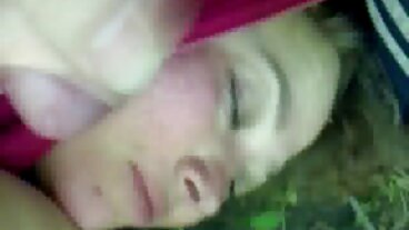 පර්ව් නගරයේ උණුසුම් රයන් කීලි සමඟ දැඩි දර්ශනය