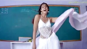 5k අසභ්‍ය දර්ශන වලින් ශිෂ්‍ය නායක ආන්යා ක්‍රේ සමඟ වාචික වීඩියෝව